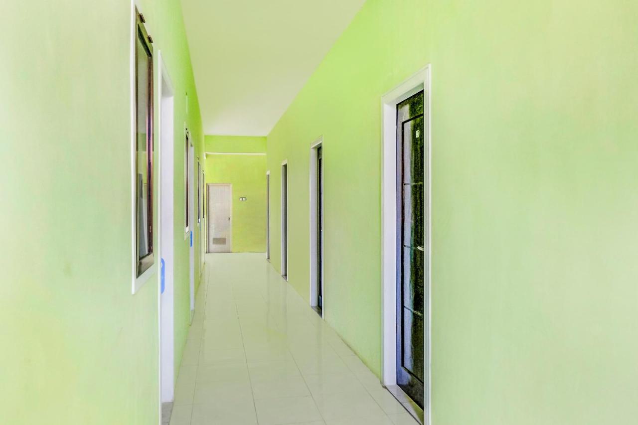 Spot On 2081 Sriwijaya Family Residence Lawang Exterior foto
