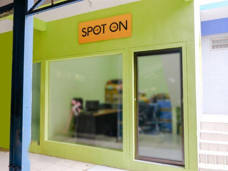 Spot On 2081 Sriwijaya Family Residence Lawang Exterior foto